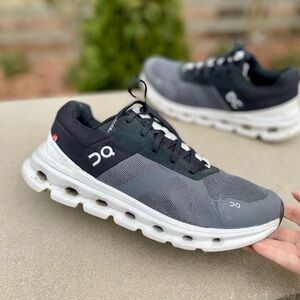 On Running Cloud Runners Black and White Athletic Shoes Mens 8 or Women’s 9